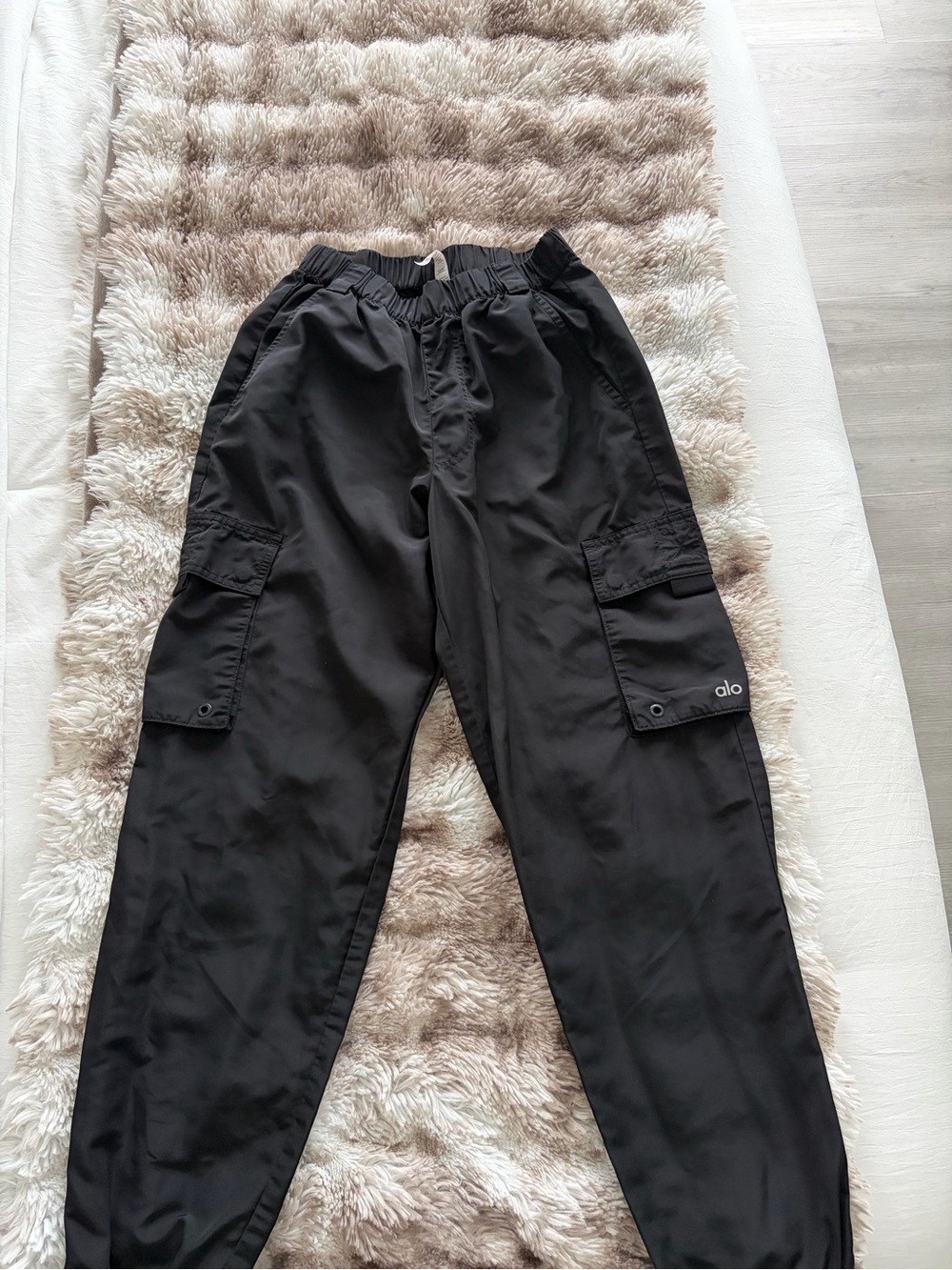 ALO Yoga Black Cargo Joggers with Elastic Waist